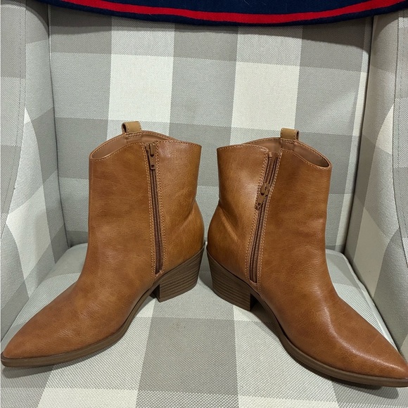 Universal Threads Women's Tan Ankle Boots Women Size 6 - Picture 1 of 6